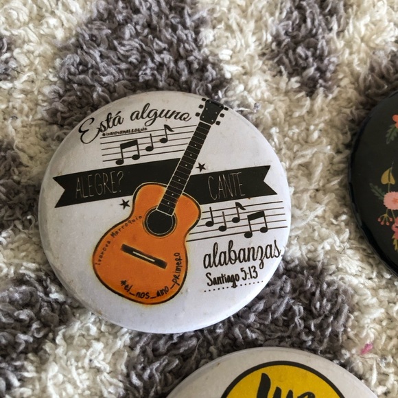 Spanish Christian Button Bundle - Picture 2 of 6